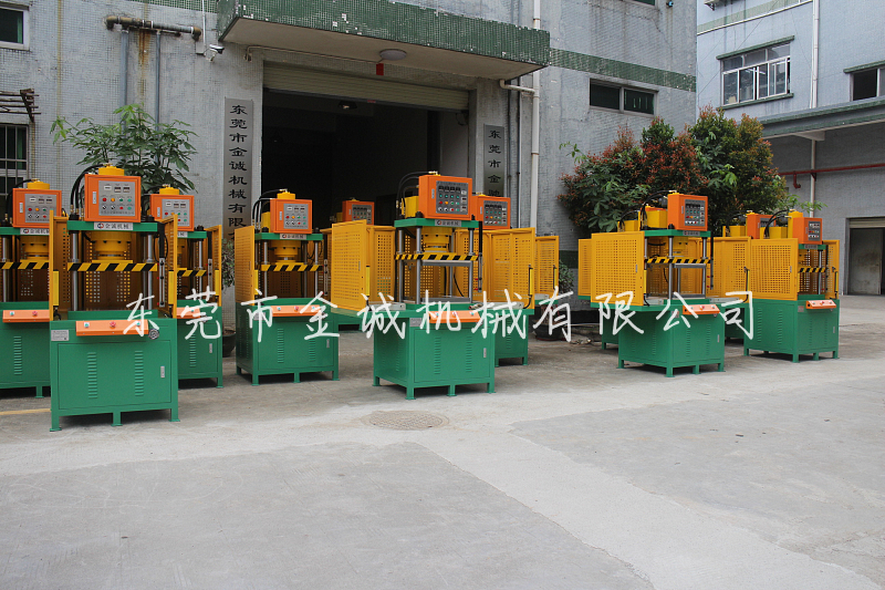 四（sì）柱（zhù）快（kuài）速液壓機 (2).jpg